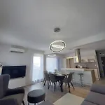 Apartment Paskom Apartmanhaz *
