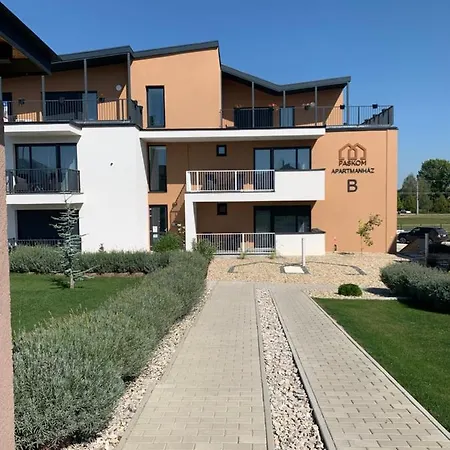 Lägenhet Paskom Apartmanhaz Nyergesujfalu