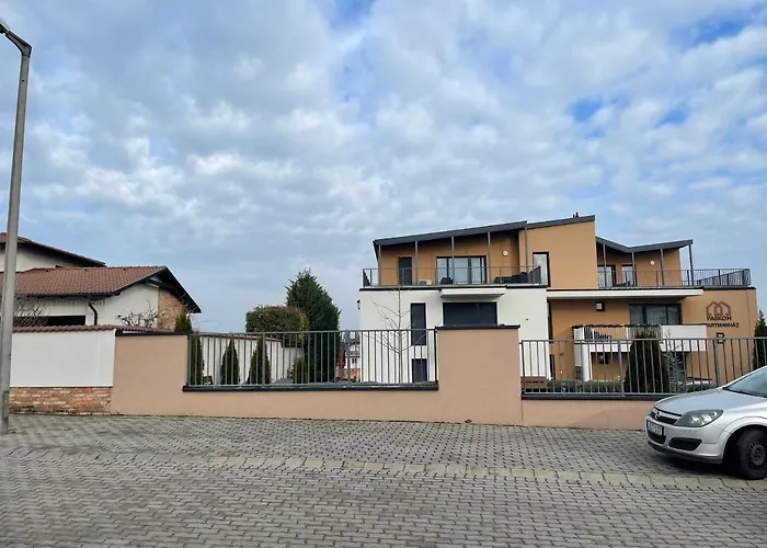 Paskom Apartmanhaz Апартаменты *